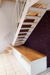 Meuble sous escalier et TV