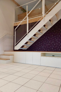 Meuble sous escalier et TV