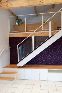 Meuble sous escalier et TV