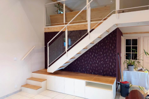 Meuble sous escalier et TV